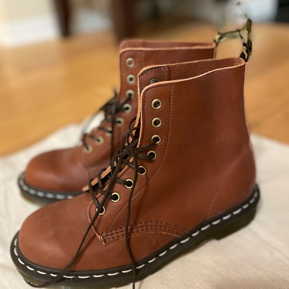 Dr. Martens made in England
1460 Pascal. Color: Tan Essex/Veg Tan. US women’s 9 - Picture 2 of 5